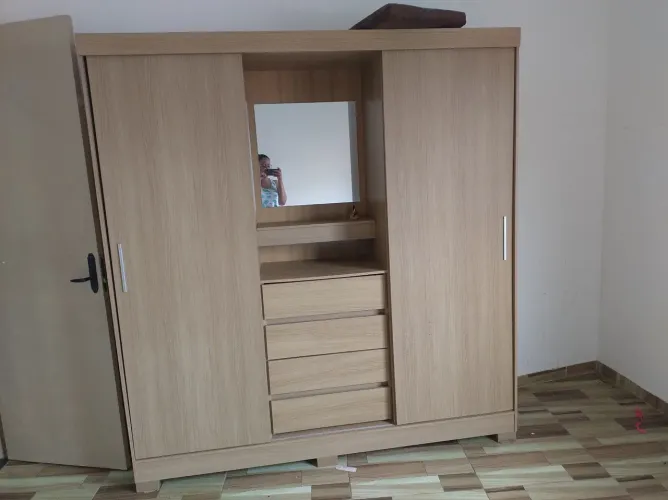 Guarda roupa em bom estado