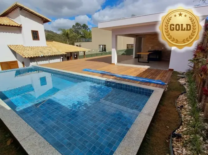 Casa para venda tem 284 metros quadrados com 3 quartos no Alphaville - Piscina/ Sauna/ Edi