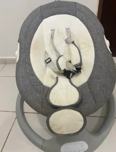 Cadeira de balanço infantil elétrica