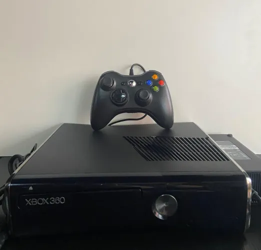 XBOX 360 SLIM 250GB DESBLOQ. C/JOGOS(SEMI-NOVO) C/GARANTIA_SOMOS LOJA FÍSICA EM CAXIAS 