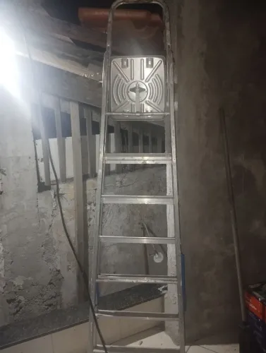 Vendo escada de alumínio 