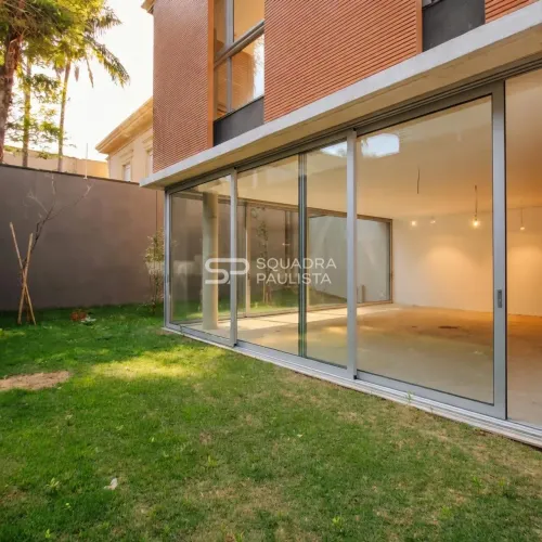 Casa de condomínio com 557 m², 4 quartos sendo 4 suítes à venda no bairro Jardim Paulistan
