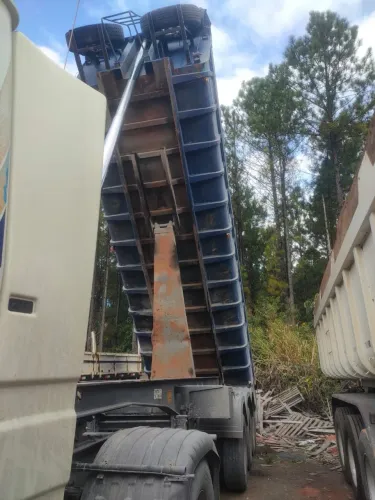 Busco motorista carreta caçamba