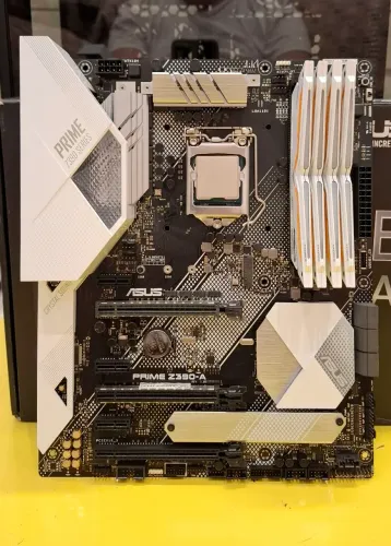 Kit i9 9900KF + Placa mãe Asus Prime Z390 + 32GB T-FORCE RGB memória DDR4