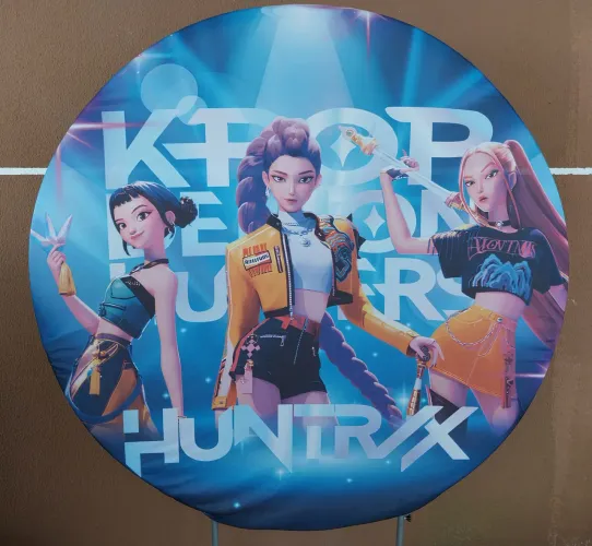 Painel tecido mais 6 displays da Huntrix