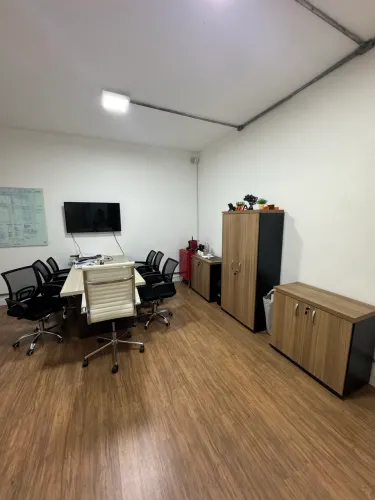 Mesas e cadeiras escritório 