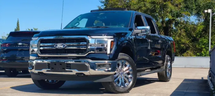 Ford F-150 Lariat 4X4 5.0 V8 2025