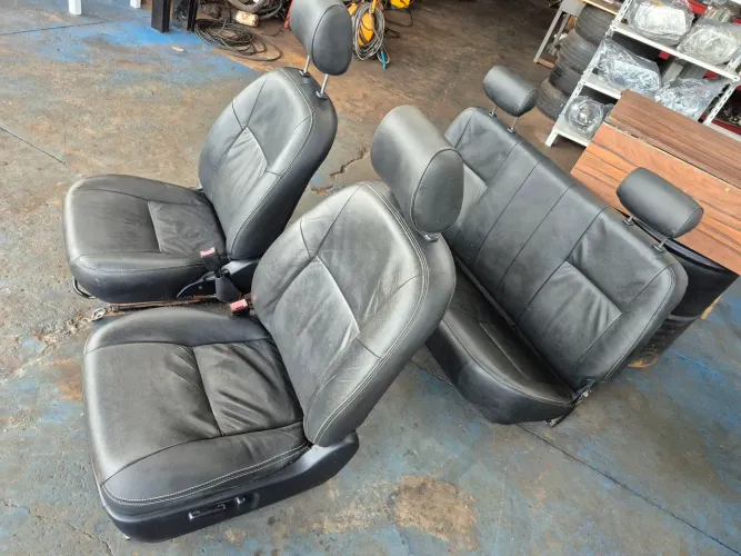 Bancos en couro hilux eletrico