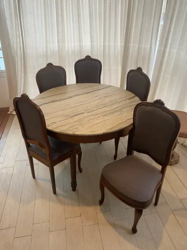 Mesa e cadeiras antiguidades