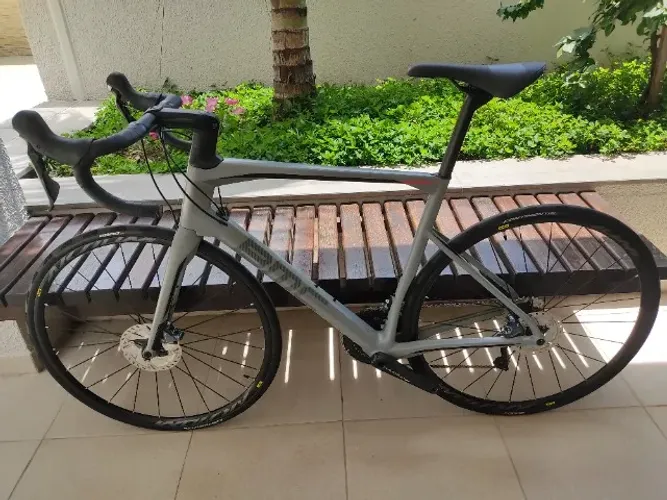 Bicicleta Speed BMC Carbono tamanho 56 grupo Shimano Ultegra