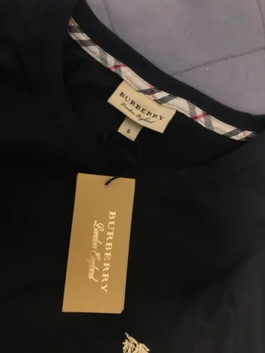 Camiseta Burberry.