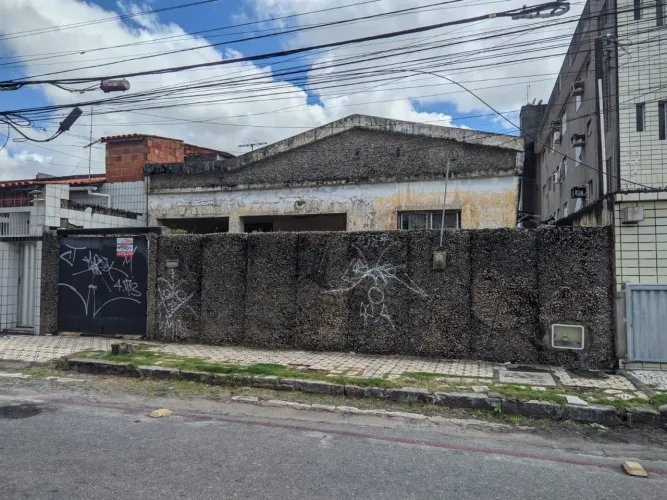 Casa para Venda em Fortaleza, Parquelândia, 6 dormitórios, 2 suítes, 3 banheiros, 6 vagas