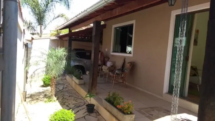CASA NO BAIRRO FÁBRICAS