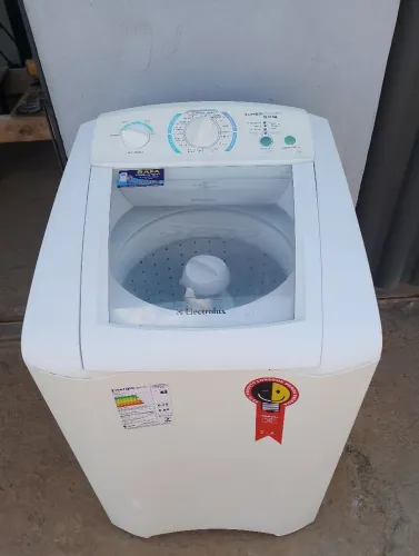 Vendo máquina de lavar Eletrolux 9k conservado 6 meses de garantia
