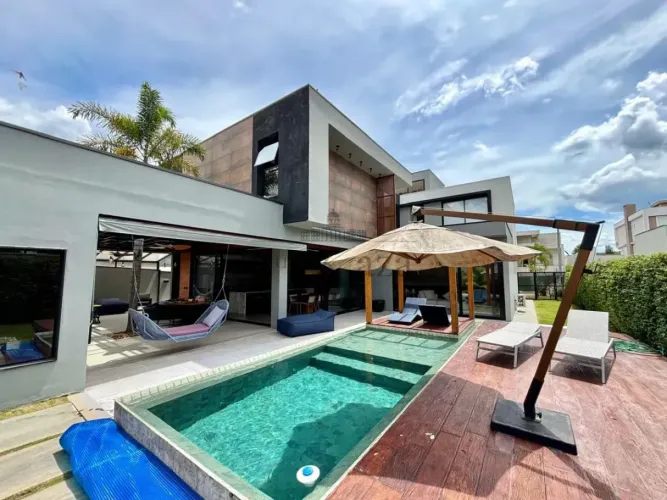 Casa moderna Reserva do Paratehy - Urbanova - 4 Dormitórios - 560m²