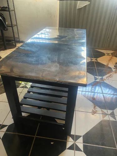 Mesa revestida de inox