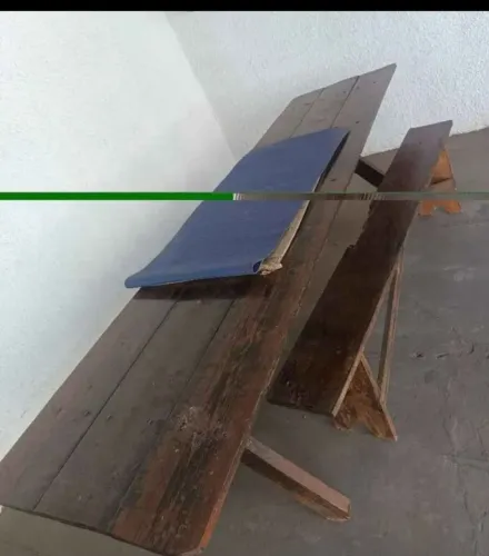 Mesa Rústica + 2 bancos