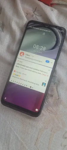 Moto g 20 com o leve trinco na tela funcionando perfeitamente