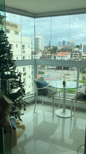 Apartamento com Planejado e Ares Condicionados para locação na Praia dos Cavalei