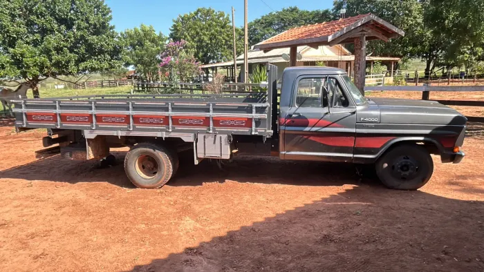 Ford F4000 conservadíssimo