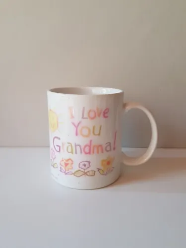 Caneca frase estampada "Eu te amo, vovó!"