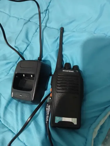 Radio comunicador baofeng 777s  + base carregador