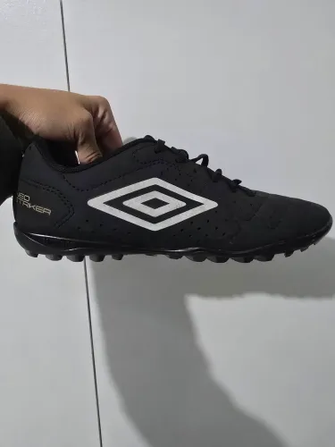 CHUTEIRA UMBRO NOVINHA
