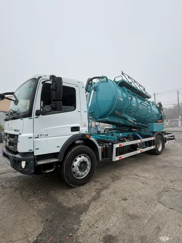 Mb Atego 1719 2024 tanque combinado Hidrojato e vácuo limpa fossa