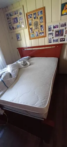 Vendo cama de casal usada sem colchão