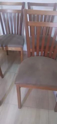 Vendo mesa retangular e 4 cadeiras 