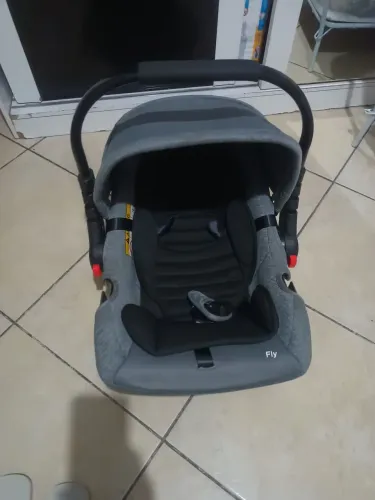 Bebê conforto praticamente novo