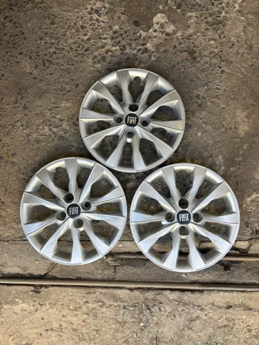 Três calotas originais Fiat Mobi