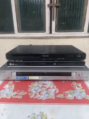 3 aparelhos de dvd ,lg,sony e philips