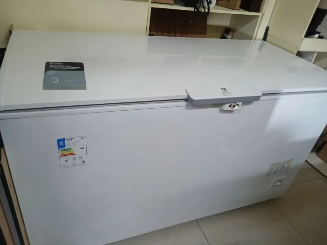 Freezer horizontal 2 portas pouco usado.