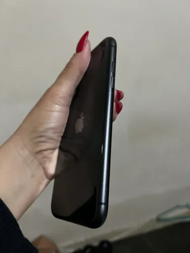 iPhone 11 muito bom estado , impecável . Vem na caixa.