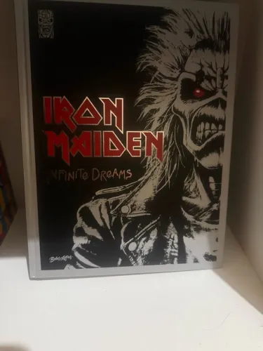 Livro iron maiden 50 anos edição especial