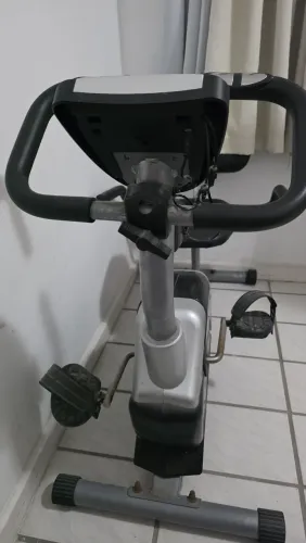 Bicicleta Ergometrica em excelente estado ideal para treinar em casa