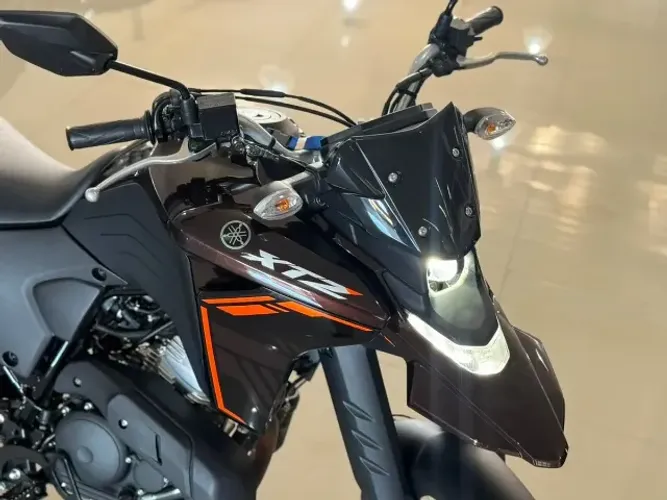 Yamaha Lander Connected 2026 ABS/GPS completa