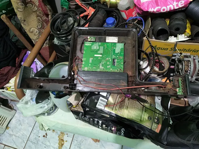 Placa mãe e carcaça e alto falante TV philco