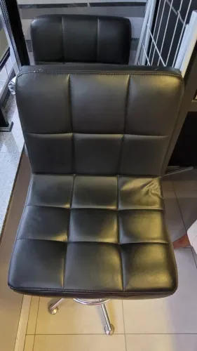 Banqueta Estofada Couro Giratória C/ Regulagem - Preta