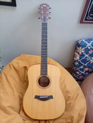 Violão Taylor Academy 10e. Muito pouco uso.