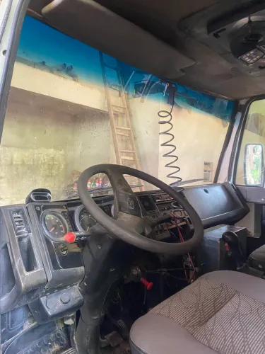 Vendo 1317e Caçamba 
