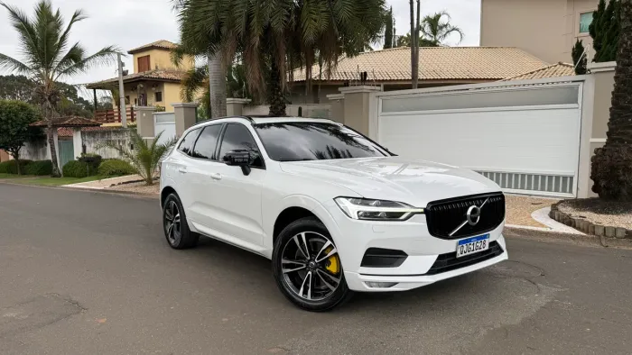 Volvo XC-60 XC 60 D-5 Momentum 2.0 AWD Diesel 5P 2019