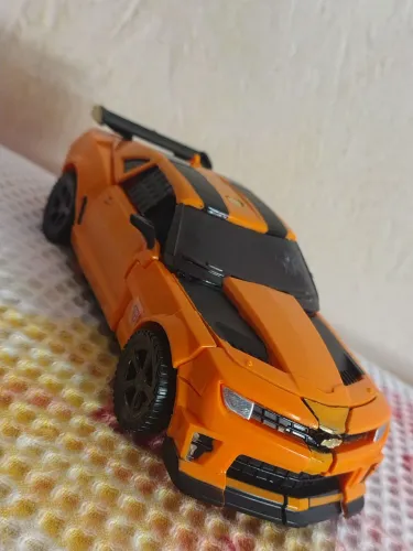 Boneco transformers Bumblebee dotm custom ler descrição