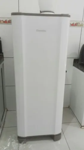 Geladeira Esmaltec