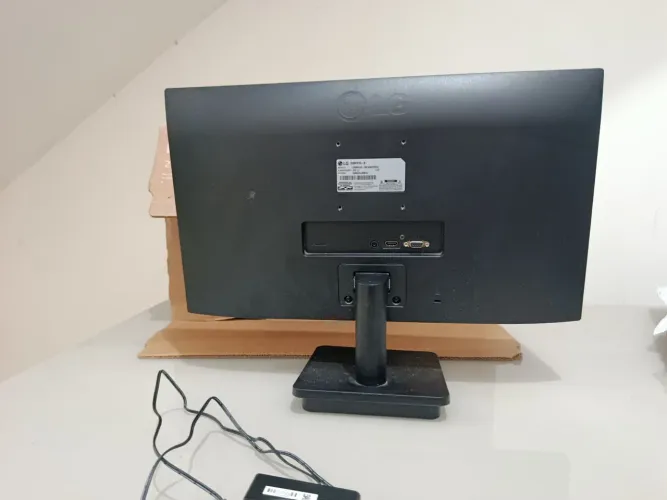 Monitor LG 75Hz.