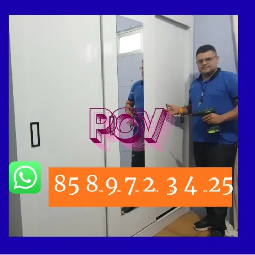 Guarda roupa com espelho