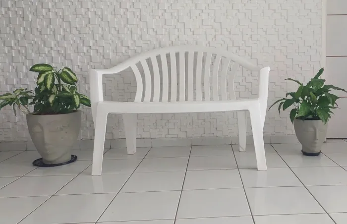 Vendo Banco tramontina com 02 vasos de plantas R$ 900,00 ( *
