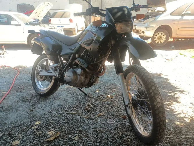 Poucos detalhes é uma moto 2003 5k Baixo da FIPE 