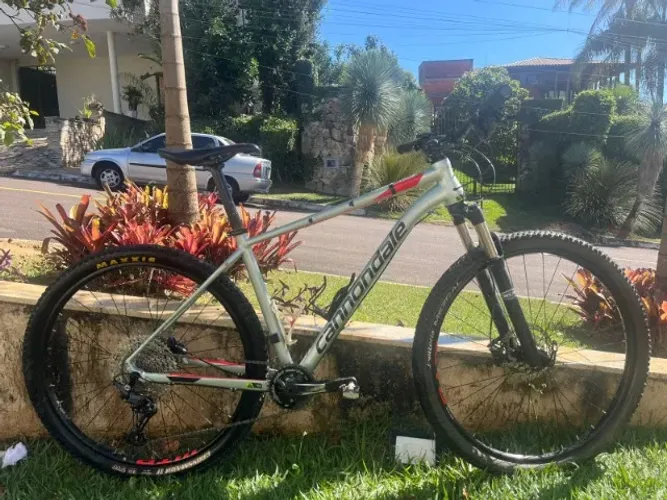 Bicicleta Cannondale Trail 4 com muitos upgrades